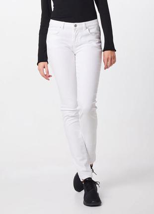 Белые платные джинсы фирмы ltb