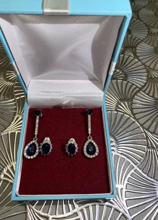 Роскошный набор сережек с камнями под сапфиры