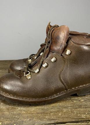 Ботинки кожаные очень крепкие, вибрамы
