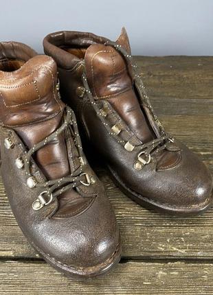 Ботинки кожаные очень крепкие, вибрамы