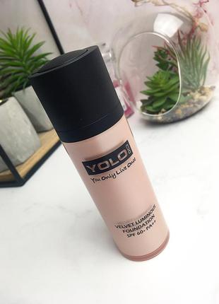 Тональный крем с легким мерцающим финишем yolo velvet luminous foundation spf60+ pa++ 30 ml