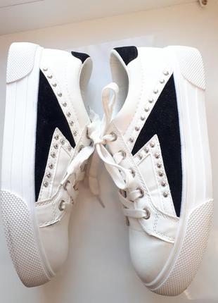 Стильные кроссовки женские\сникеры stride австралия\белые с заклепками\р.387 фото