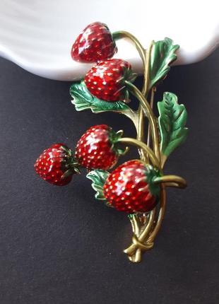 Красочная брошь земляника клубника ягода ягодка эмаль с эмалью на подарок презент в коллекцию украшение красивая красная зеленый