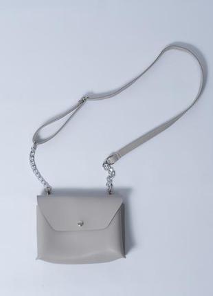 Невелика сумочка з якісного шкірозамінника