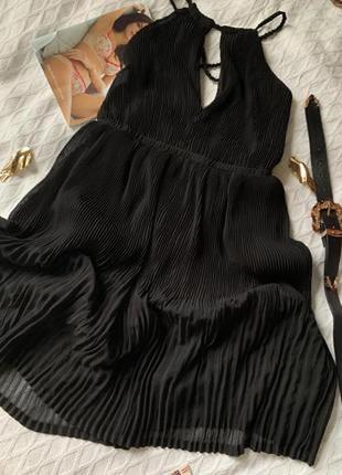 Чёрное нарядное платье плиссе размер м3 фото