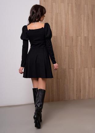 Чорна призібрана сукня з рюшами3 фото