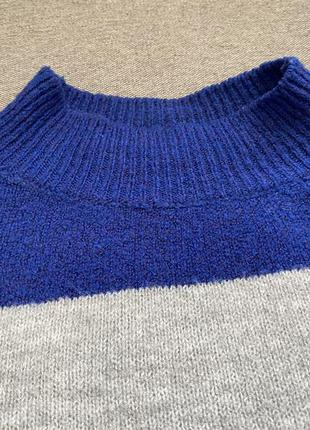Модный свитер в новом состоянии4 фото