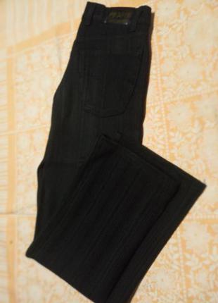 Очень  оригинальные  брючки , джинсового кроя ,для подростка.