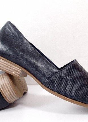 Стильные кожаные женские базовые туфли-лоферы от tamaris 36 р