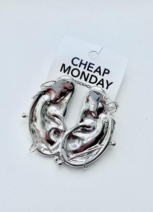 Серьги в форме ушка cheap monday