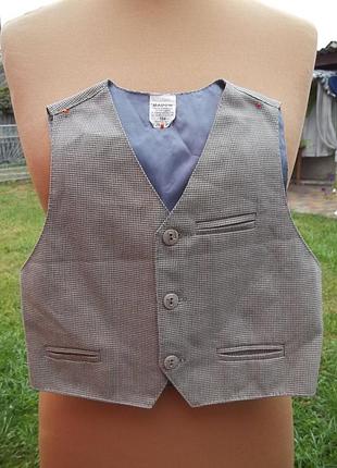 ( 3 - 5 лет рост 104 см ) жилетка для мальчика  безрукавка новая