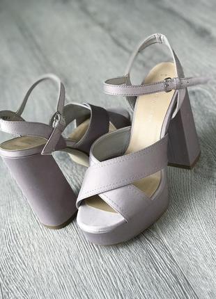 Босоніжки new look товстий каблук zara, h&m, mango