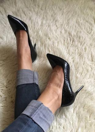 Женские чёрные лаковые туфли лодочки на среднем каблуке шпильке,36-404 фото
