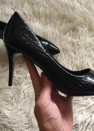 Женские чёрные лаковые туфли лодочки на среднем каблуке шпильке,36-402 фото