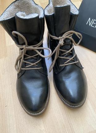 Натуральні чоботи черевики clarks