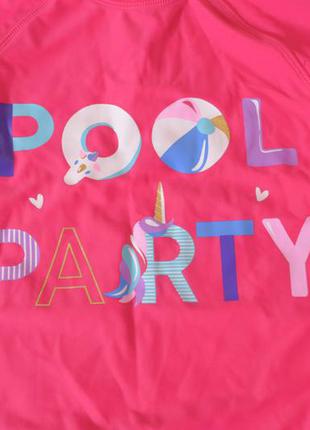 Розовая солнцезащитная футболка для купания для девочки3 фото
