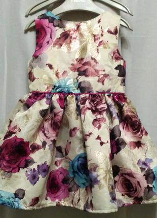 Красивейшее платье в цветочный принт на 9,12месяцев.