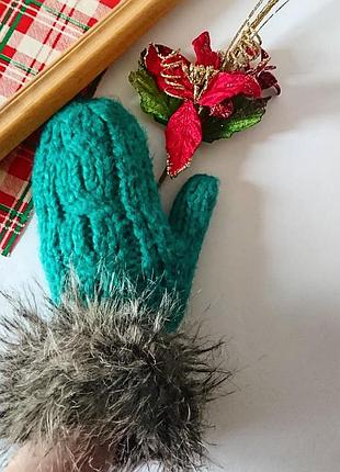 Стильні в'язані зелені рукавички/варешки з хутром  river island