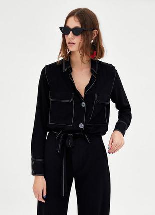 Чорна блуза тренд 2021 з великими кишенями zara