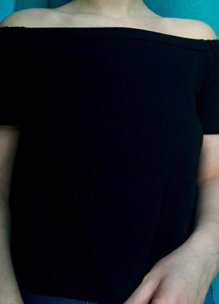 Кроп топ чёрный со спущенными плечами блузка укороченная4 фото