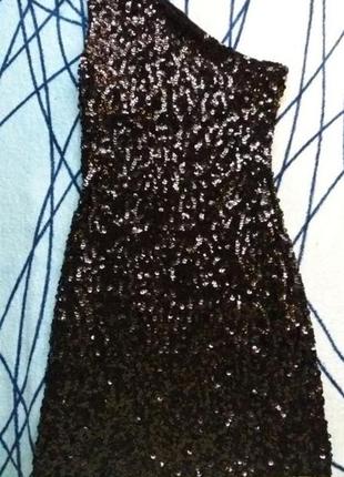 Сукня в паєтки