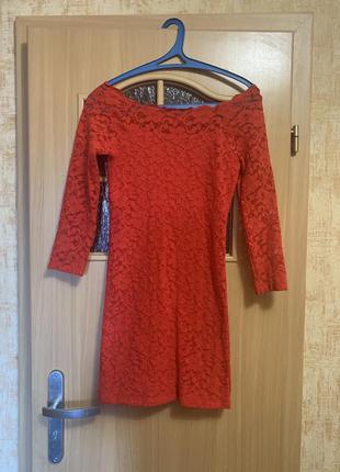 Красное платье гипюр