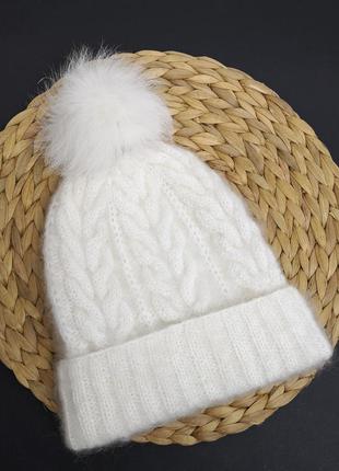 Белая шапка  и варежки вязаная мохер зима теплая3 фото