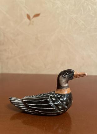 Дерев'яна статуетка качка