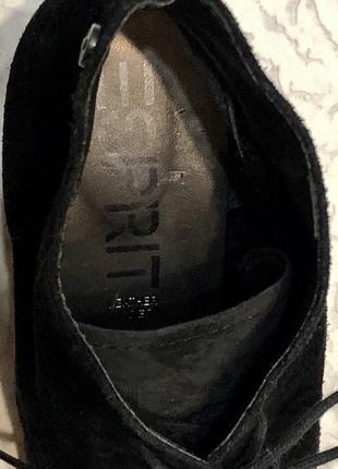 Замшевые ботинки на танкетке esprit