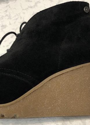 Замшевые ботинки на танкетке esprit