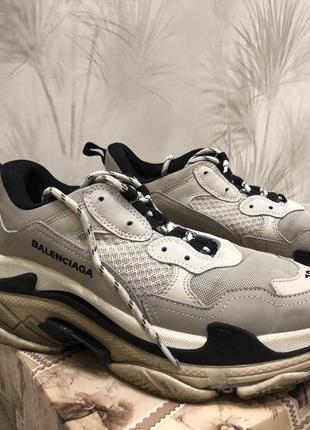 Женские кроссовки