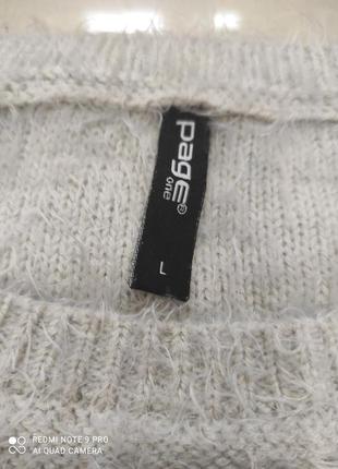Пушистый свитер с бусинками4 фото