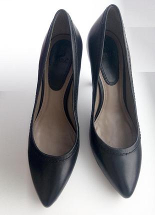 Туфли кожаные zara красивые на каблуке 10 см черные р.393 фото