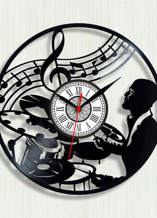 Годинник life is music життя — це музика годинника з діджеєм діджеєм за пультом годинника з нотами барпластинка 30 сантиметрів