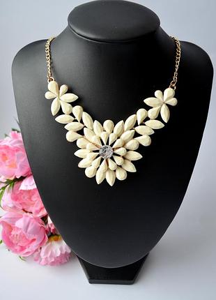 Кольє бежеве