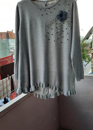 Шикарный свитер с цветком и бусинками4 фото
