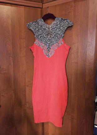 Коралова сукня з мереживом