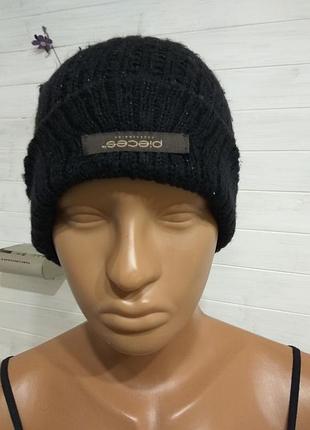 Теплая шапочка