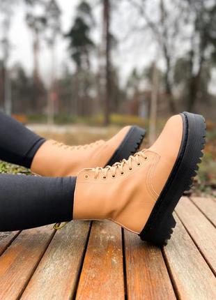 Зимние женские ботинки dr.martens jadon black/beige premium (мех)7 фото