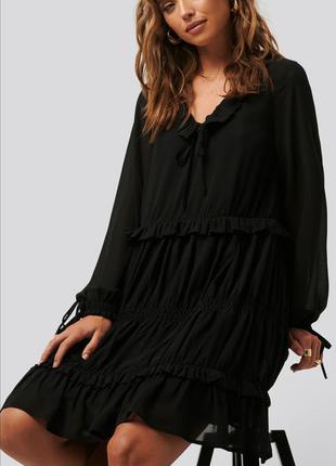Красивое чёрное ярусное платье с воланчиками рюшами, фасон оверсайз