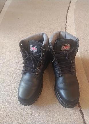 Кожаные фирменные высокие ботинки lee cooper 2