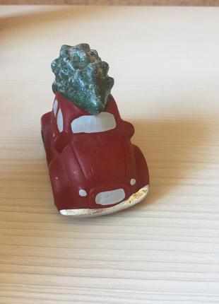 Статуэтка машинка с елкой новогодняя