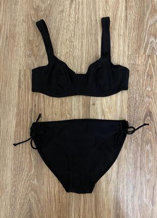 Класний чорний купальник