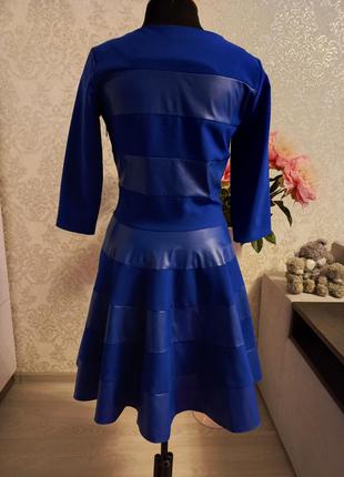 Сукня синього кольору (електрик) зі шкіряними вставками3 фото