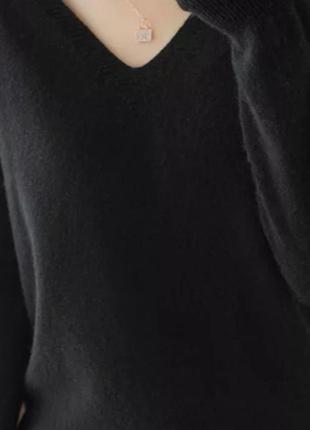 Базовий светр, напівшерсть, легкий пуловер з v-подібним вирізом1 фото