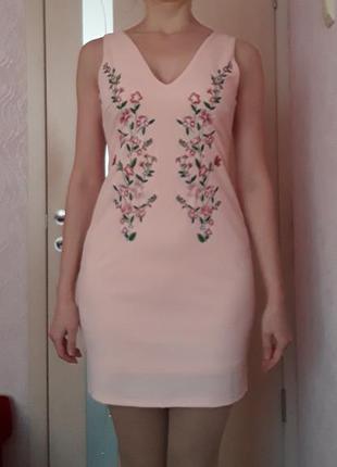 Платье розовое с вышивкой