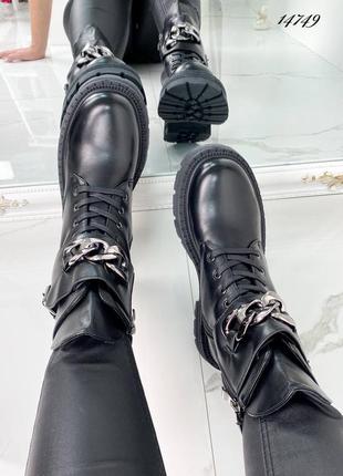 Женские ботинки с цепью vivi