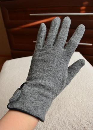 Изящные перчатки из настоящей шерсти.
