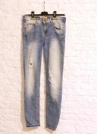 Рваные джинсы alcott1 фото