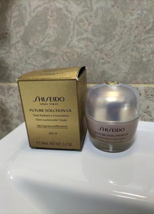 Shiseido тональний крем з ефектом сяяння